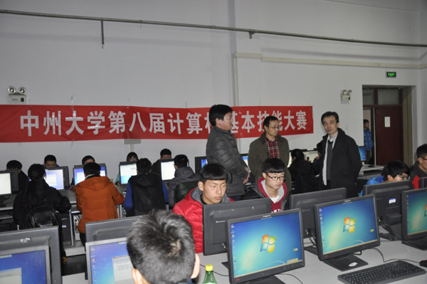教务处、实验管理中心及学院领导视察考场
