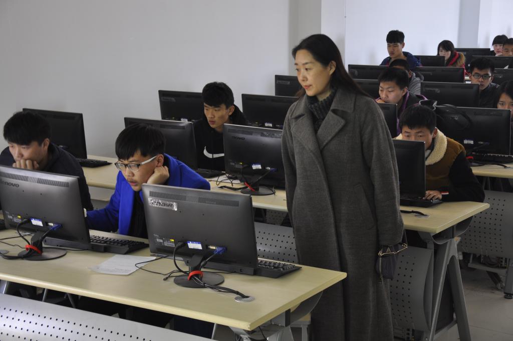 公司领导视察赛场